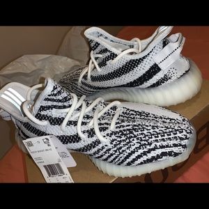 NIB AUTHENTIC Adidas Yeezy Boost 350 V2 Zebra